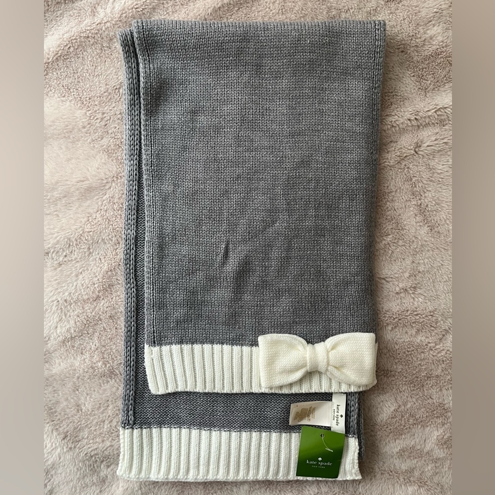 NWT Kate Spade Bow Knit Scarf Grey and Cream